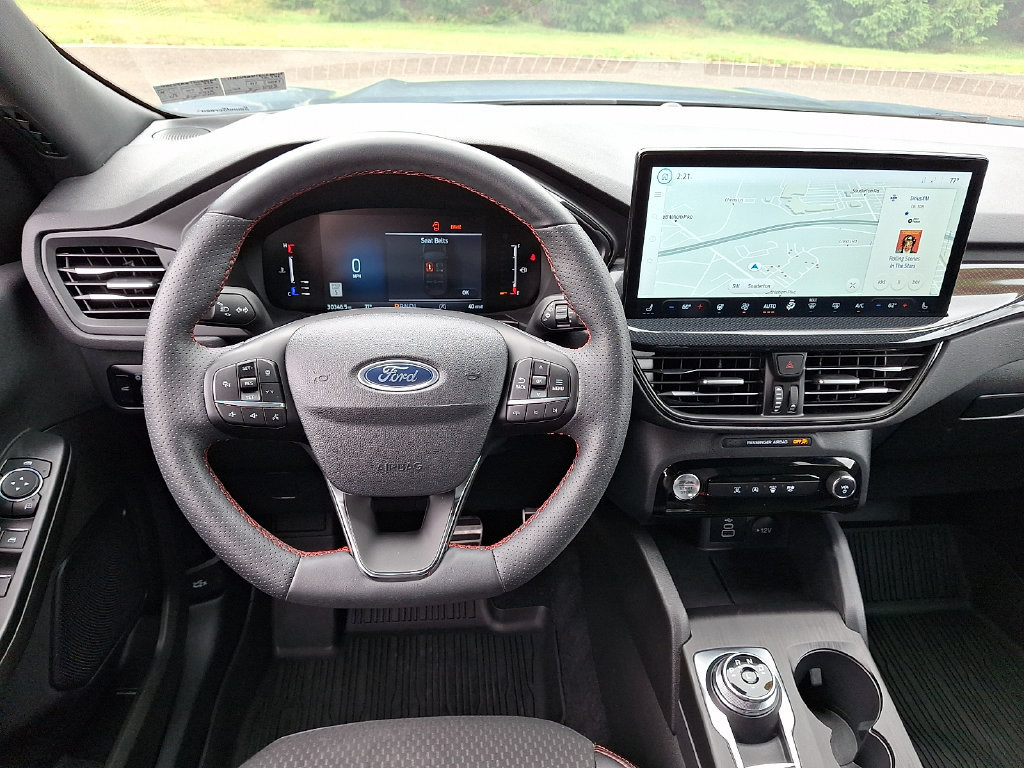 Used 2024 Ford Escape ST-Line w/ Tech Pack #1 AWD/4WD image 2