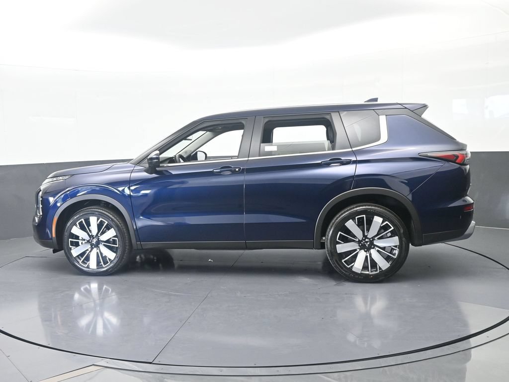 New 2026 Mitsubishi Outlander SE FWD image 3