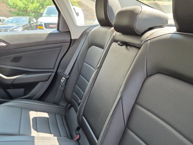 Used 2024 Volkswagen Jetta SE FWD image 16