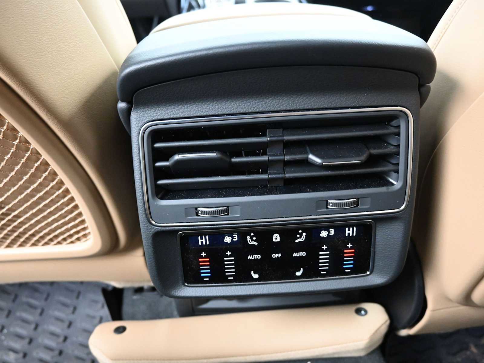 Used 2025 Audi Q7 3.0T Prestige w/ Prestige Package image 17