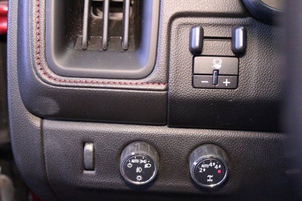 Used 2017 GMC Canyon SLE image 18