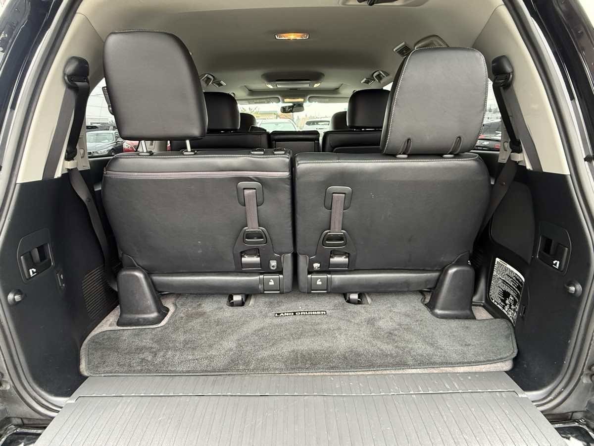 Used 2015 Toyota Land Cruiser image 33