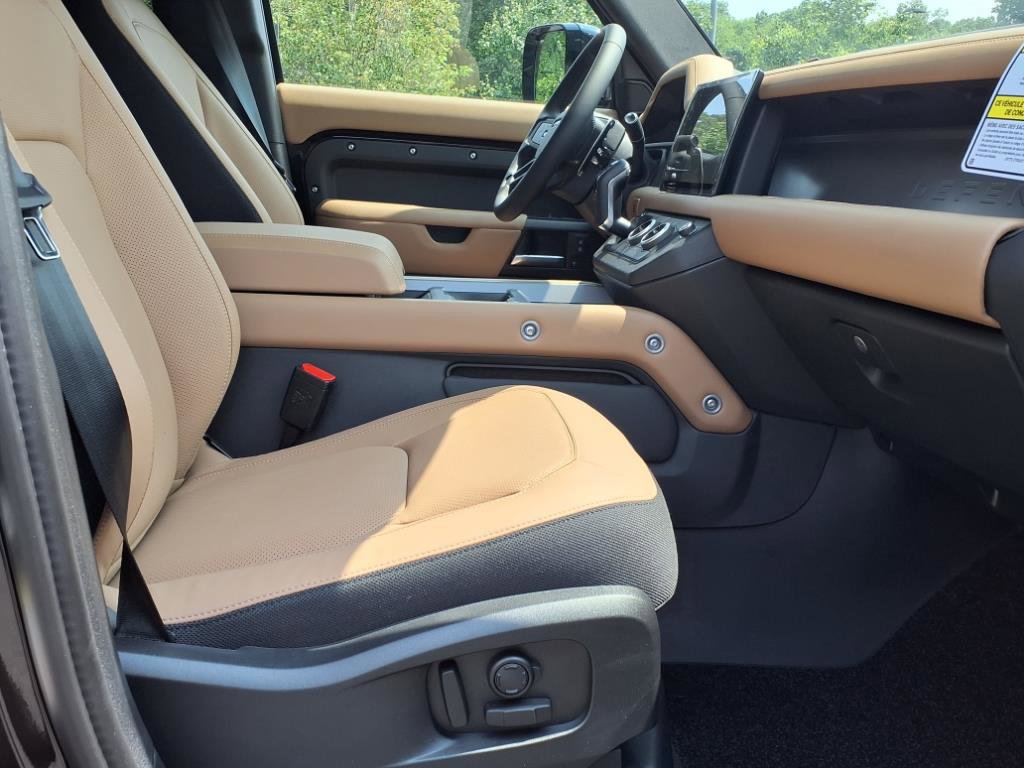 New 2025 Land Rover Defender 110 V8 image 3
