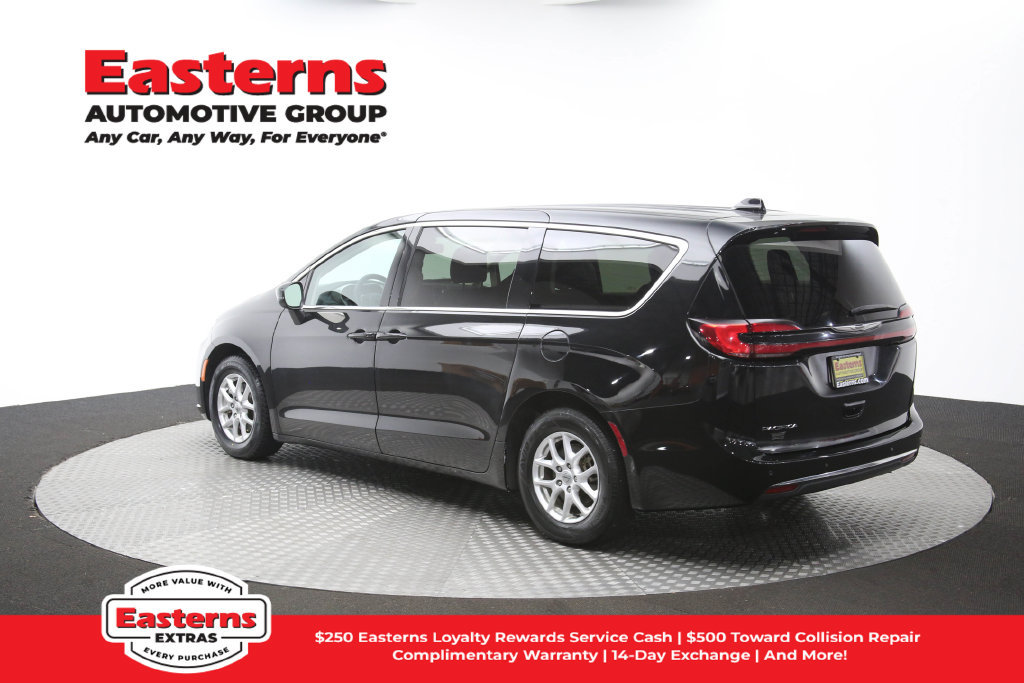 Used 2023 Chrysler Pacifica Touring-L FWD image 66