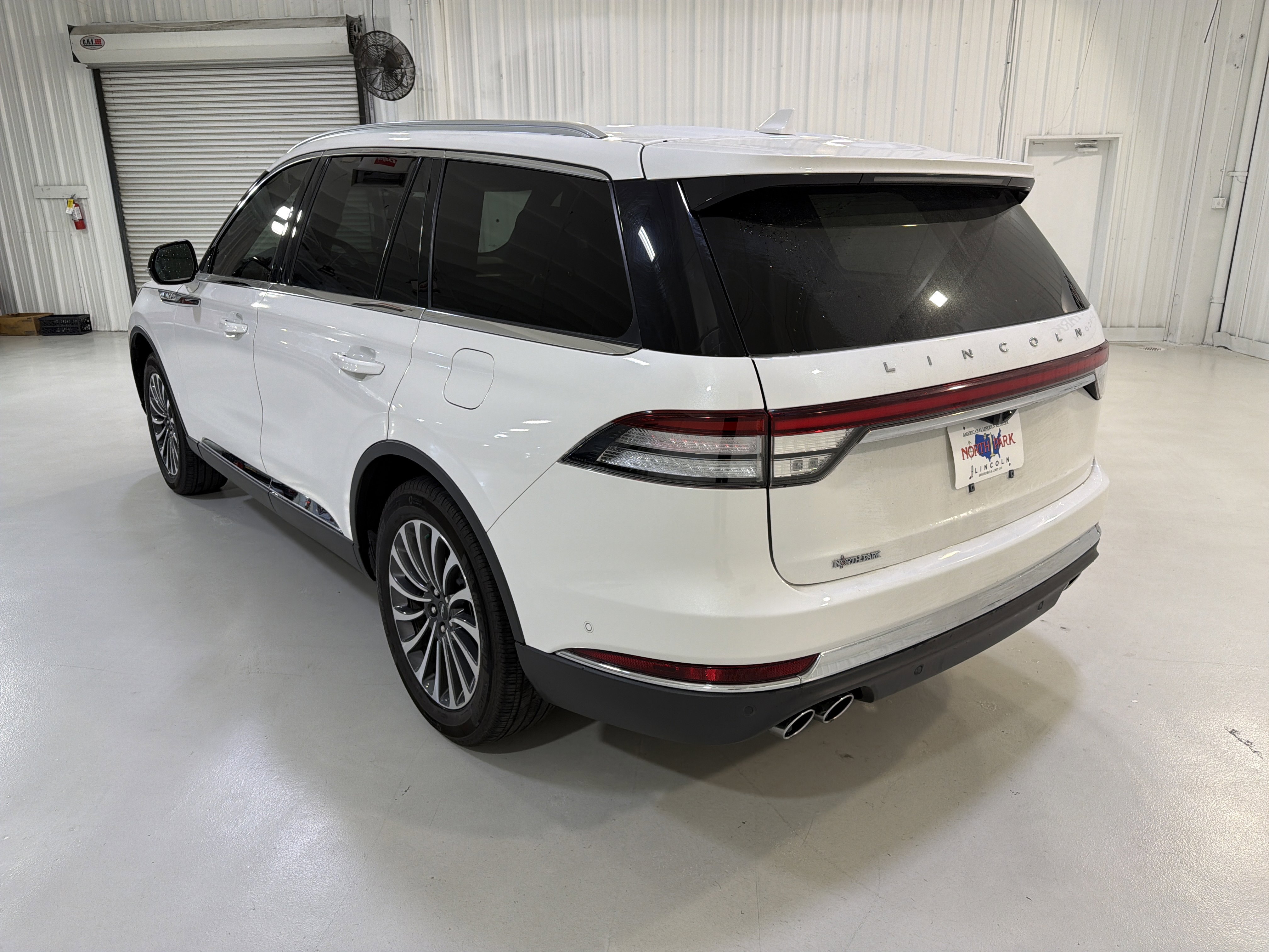 Used 2024 Lincoln Aviator Reserve w/ Elements Package Plus RWD image 3