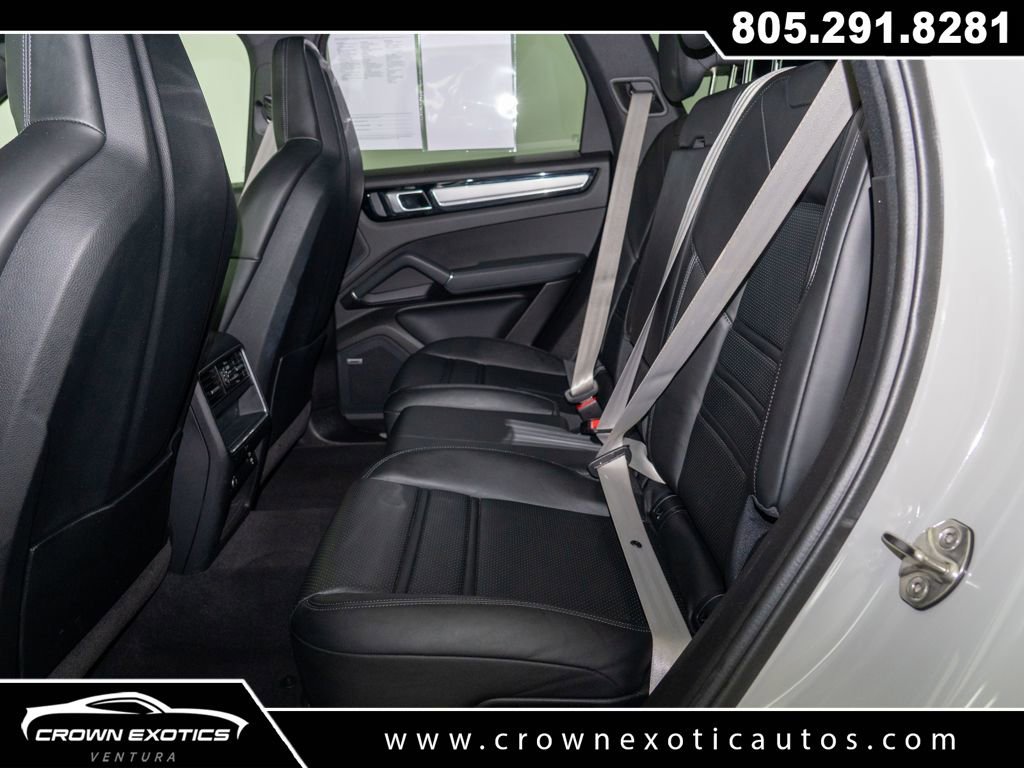 Used 2023 Porsche Cayenne Platinum Edition image 38