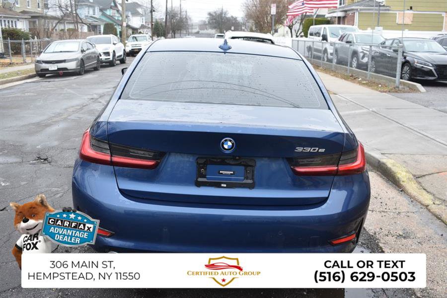 Used 2022 BMW 330e w/ Premium Package image 7
