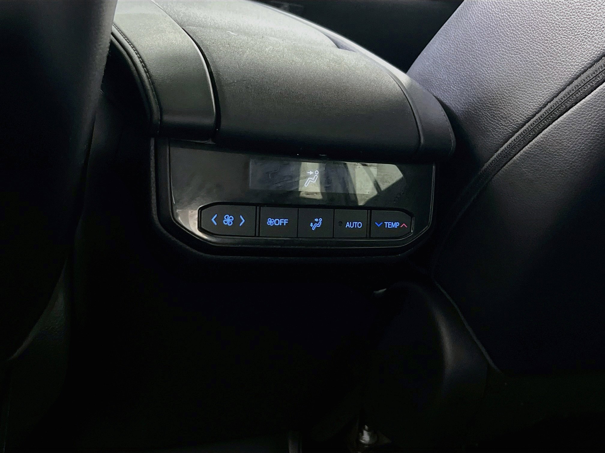 Used 2022 Toyota Highlander XLE FWD image 25