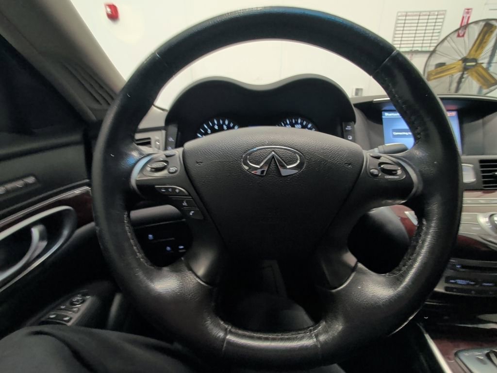 Used 2016 INFINITI Q70 3.7 AWD/4WD image 19