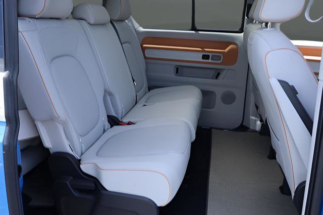 Certified 2025 Volkswagen ID. Buzz 1st Edition RWD image 18