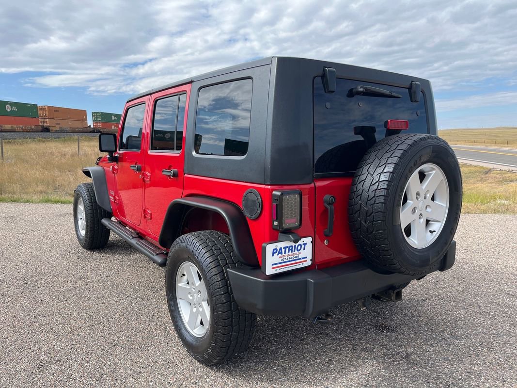 Used 2010 Jeep Wrangler Unlimited Sport image 3