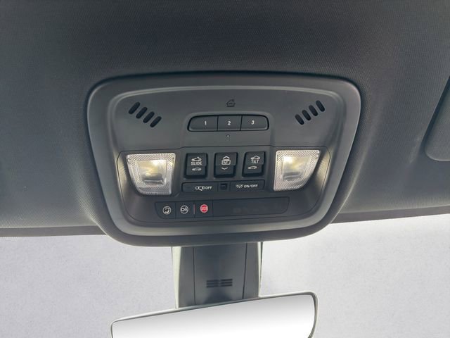 Used 2023 Chevrolet Traverse High Country image 18