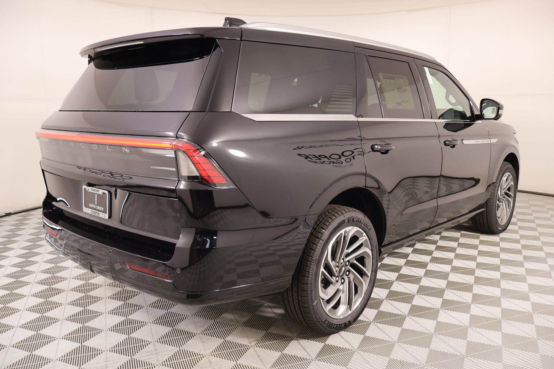 New 2026 Lincoln Navigator Reserve image 23