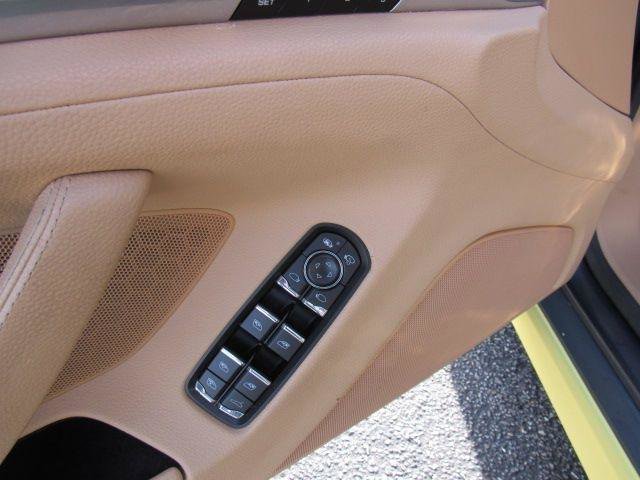 Used 2014 Porsche Panamera 4 image 14