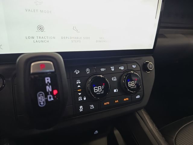 New 2026 Land Rover Defender 110 OCTA AWD/4WD image 17
