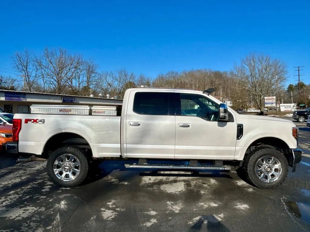 Used 2018 Ford F250 Lariat w/ Chrome Package image 10