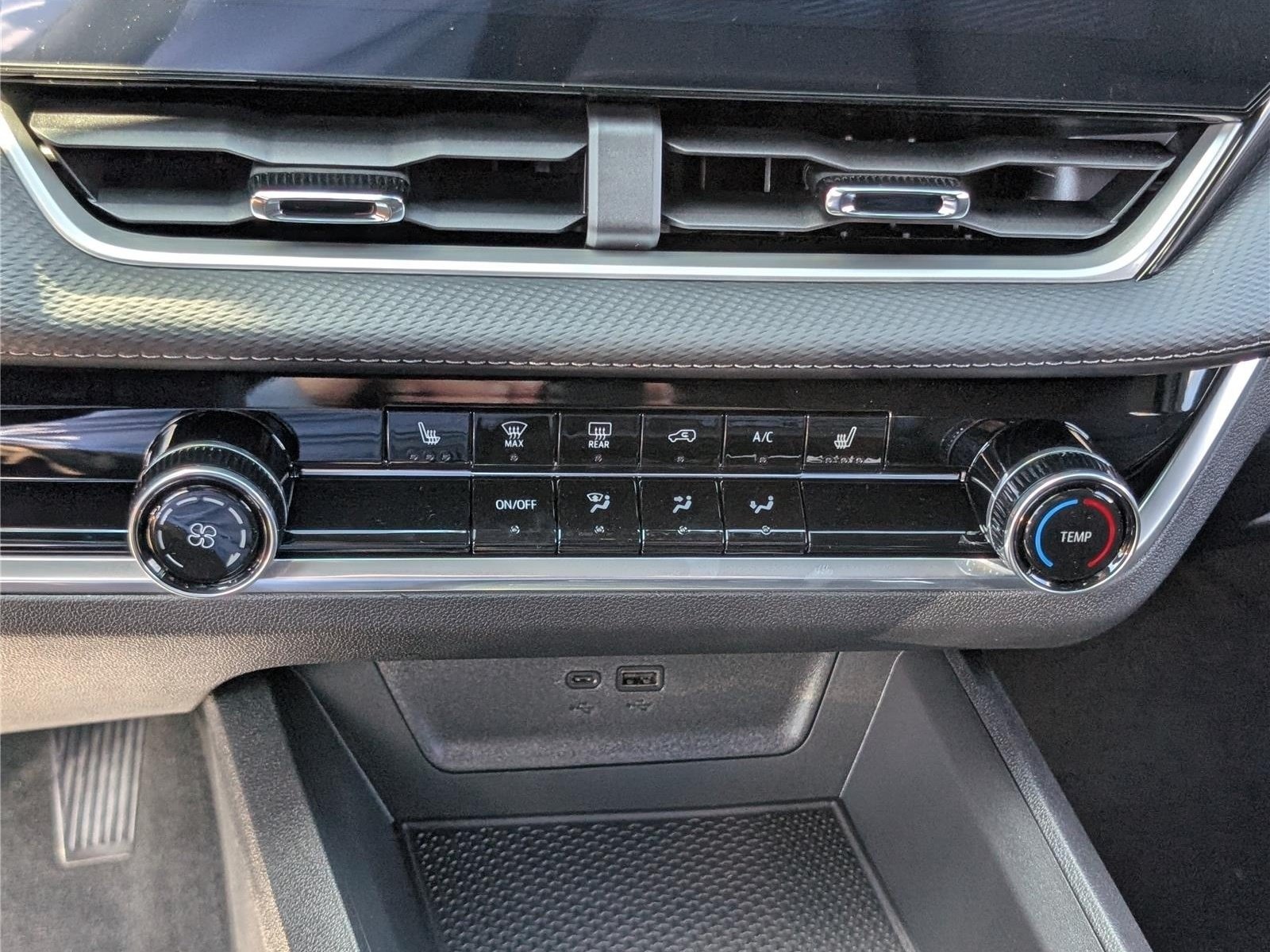 New 2027 Chevrolet Equinox LT w/ Safety and Technology Package AWD/4WD image 19
