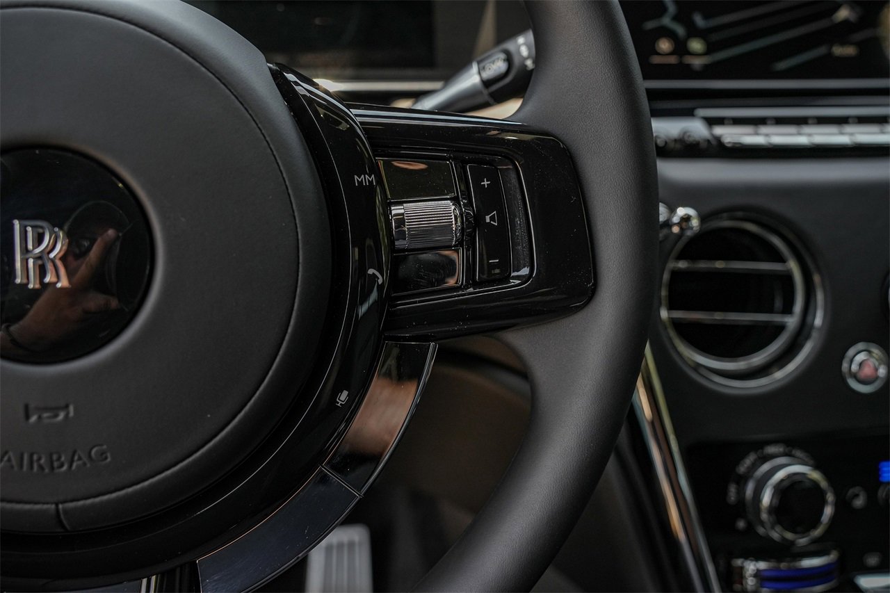 New 2025 Rolls-Royce Cullinan image 26