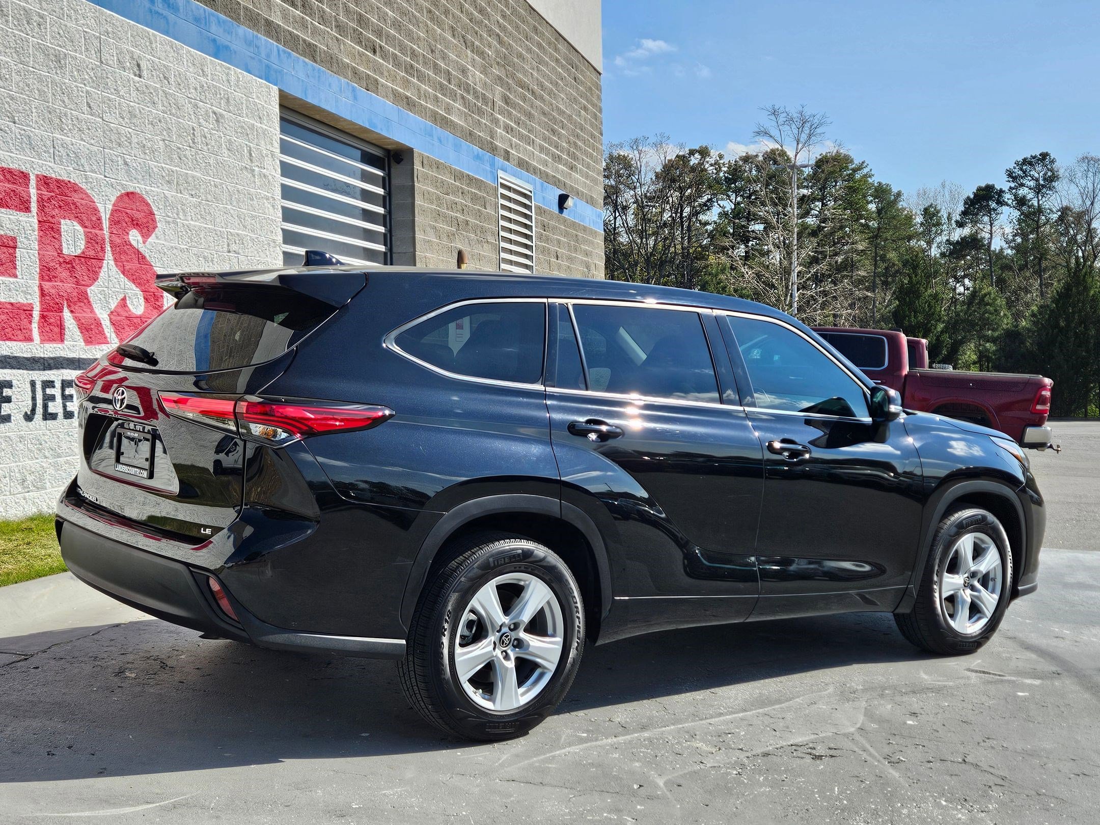 Used 2020 Toyota Highlander LE image 7