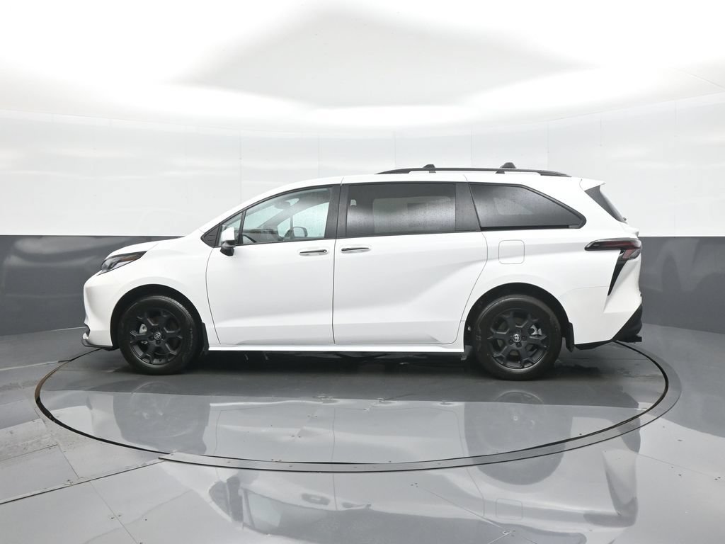 Certified 2026 Toyota Sienna XLE Woodland Edition AWD/4WD image 4