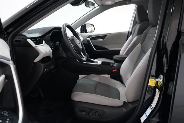 Used 2021 Toyota RAV4 XLE w/ Convenience Package image 16