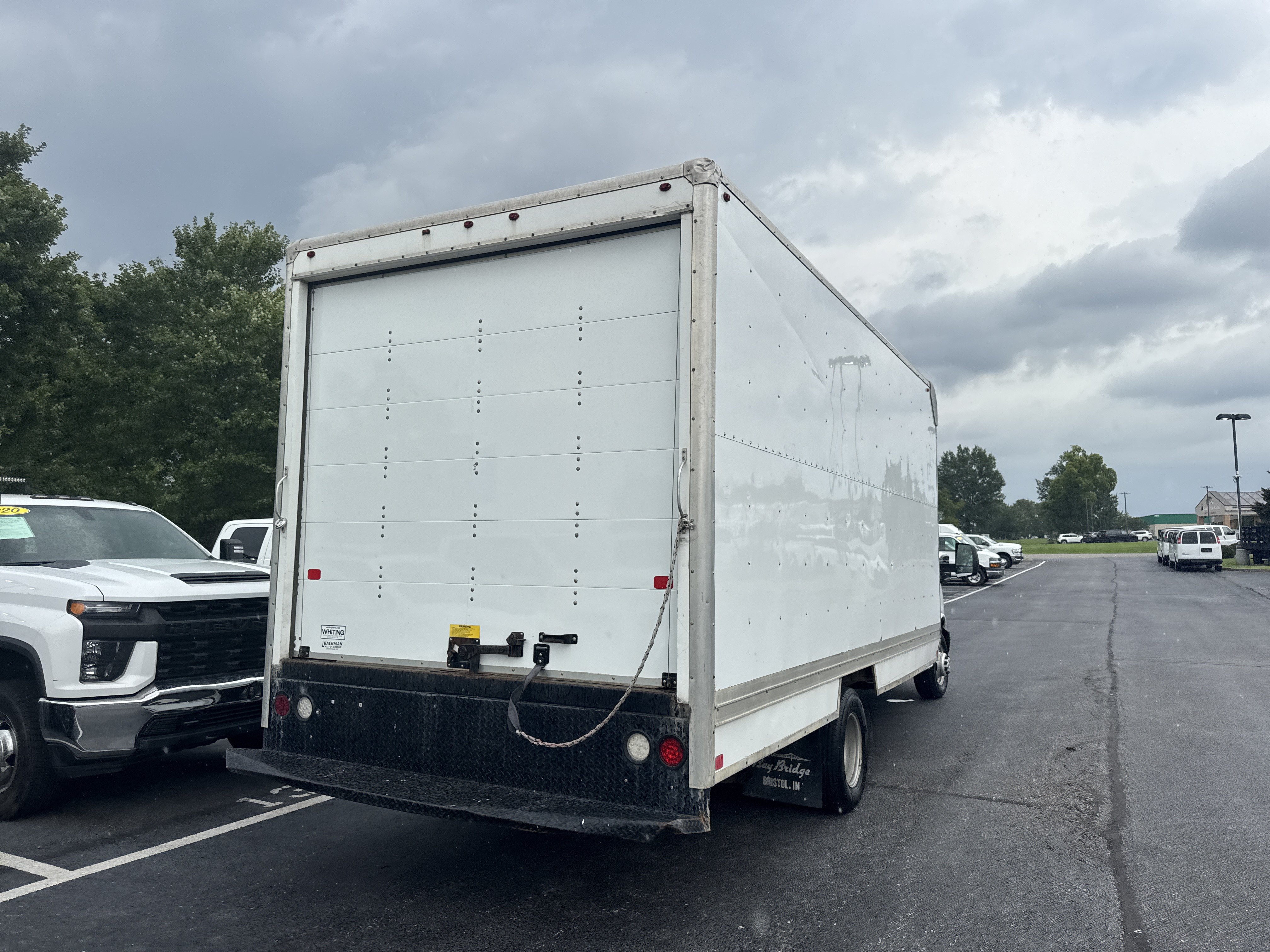 Used 2017 Chevrolet Express 3500 Extended RWD image 4