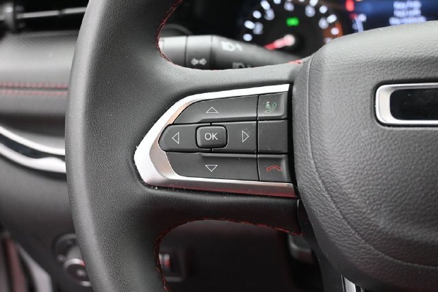 Used 2025 Jeep Compass Trailhawk AWD/4WD image 18