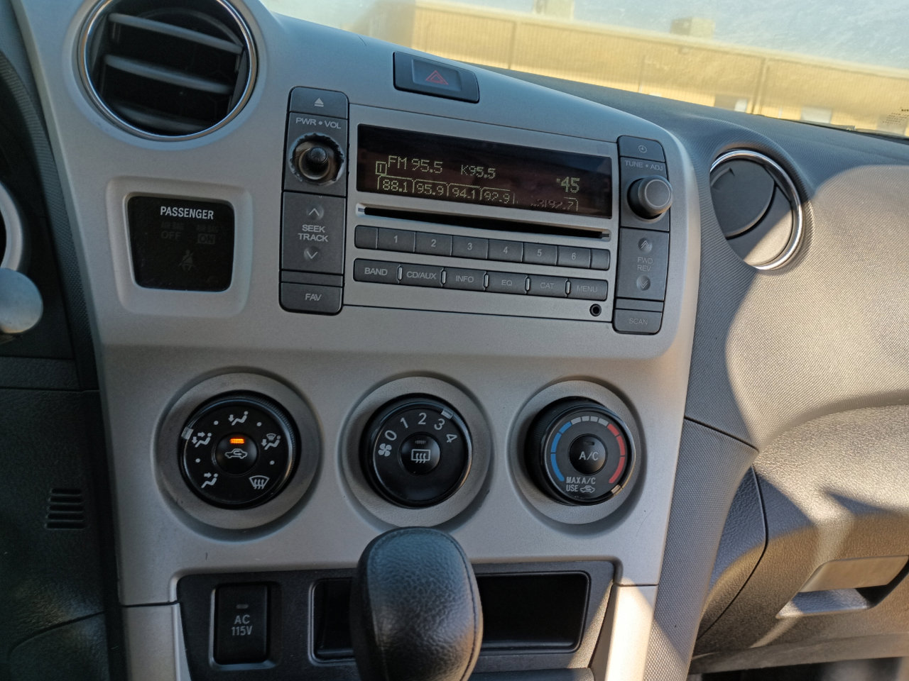 Used 2009 Pontiac Vibe 2.4L image 23