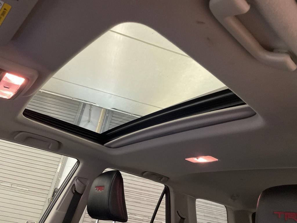 Used 2021 Toyota 4Runner Venture w/ Moonroof Package AWD/4WD image 19