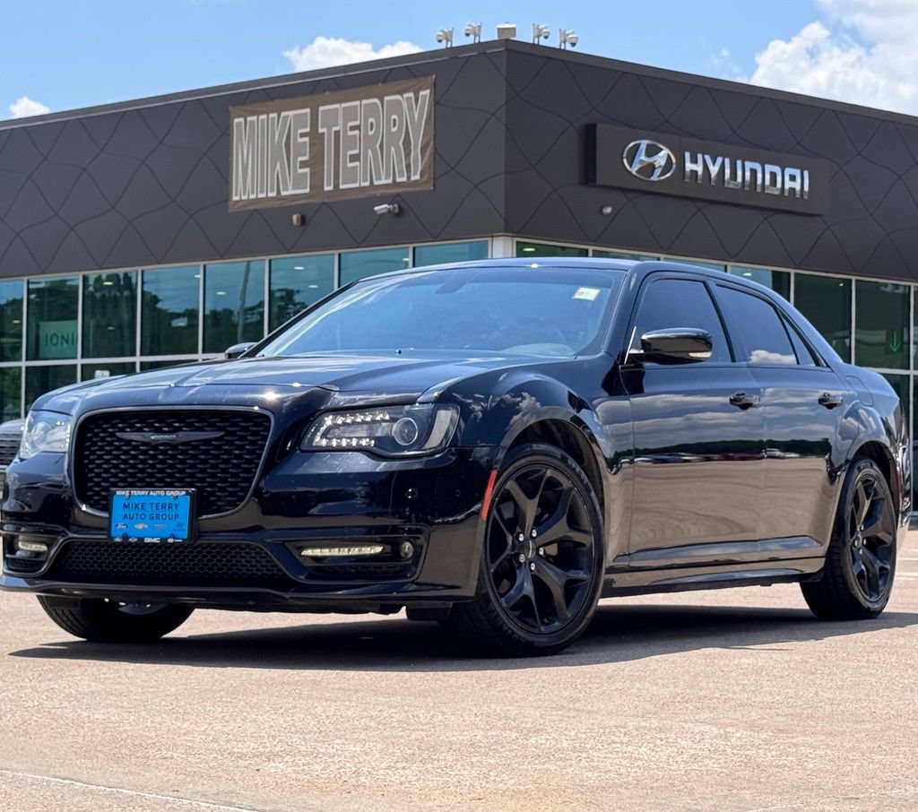 Used 2022 Chrysler 300 Touring L RWD image 1