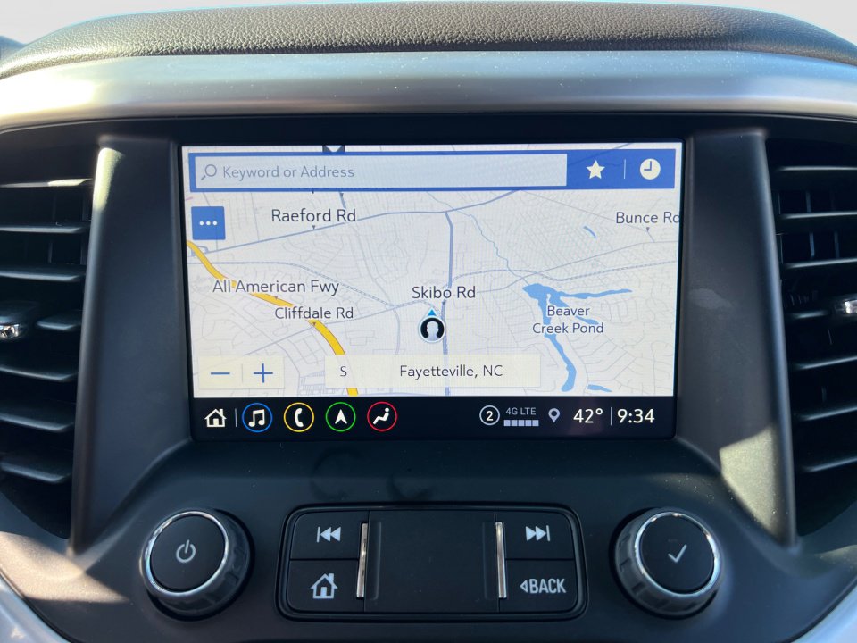 Used 2023 GMC Acadia SLT AWD/4WD image 17