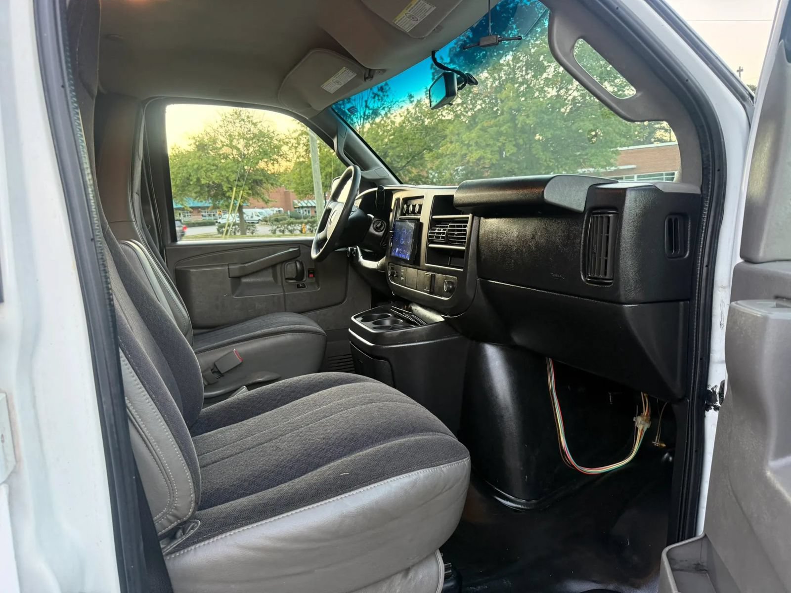 Used 2018 Chevrolet Express 2500 w/ Driver Convenience Package RWD image 11