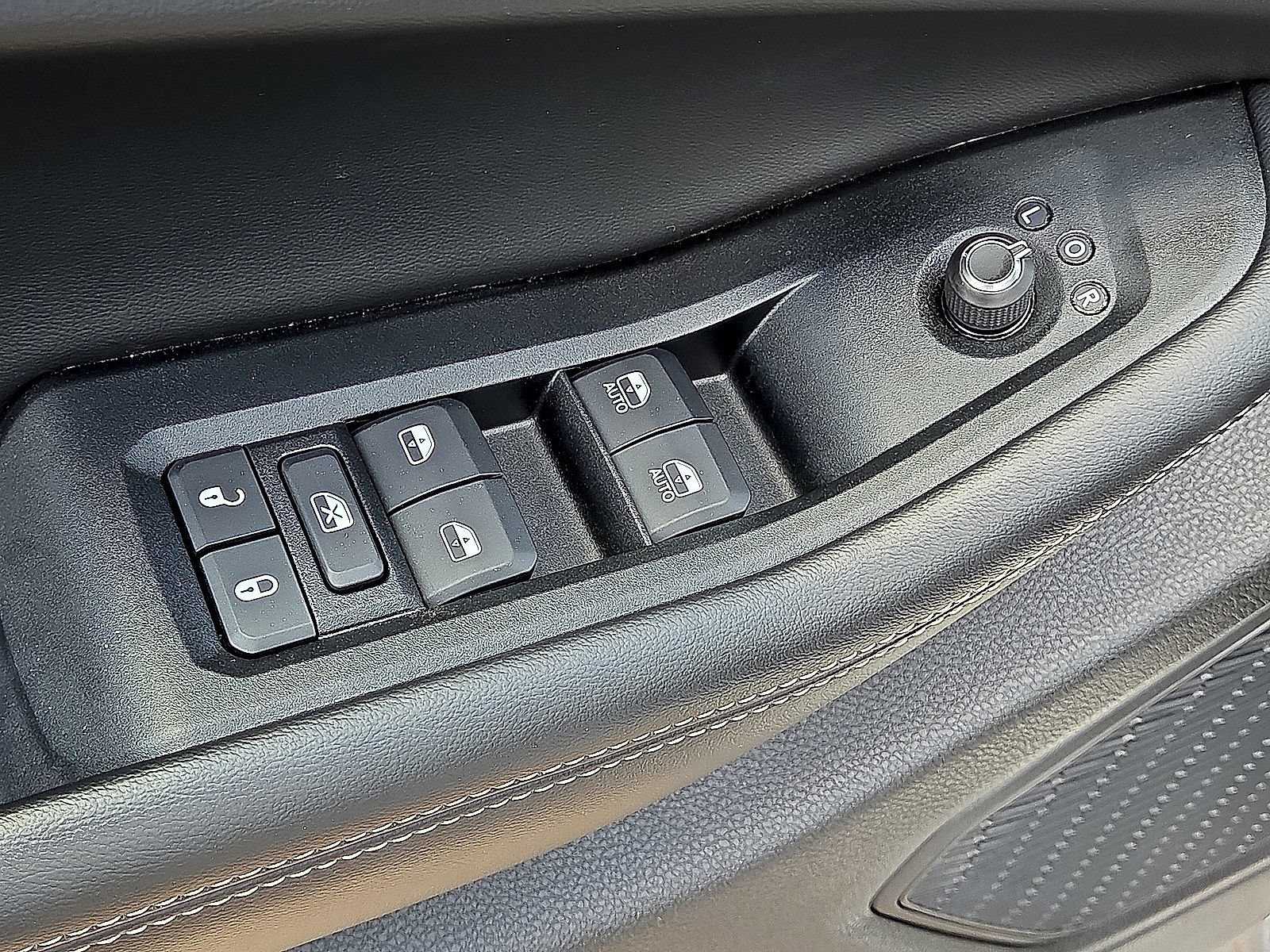 Used 2025 Jeep Grand Cherokee Altitude AWD/4WD image 22
