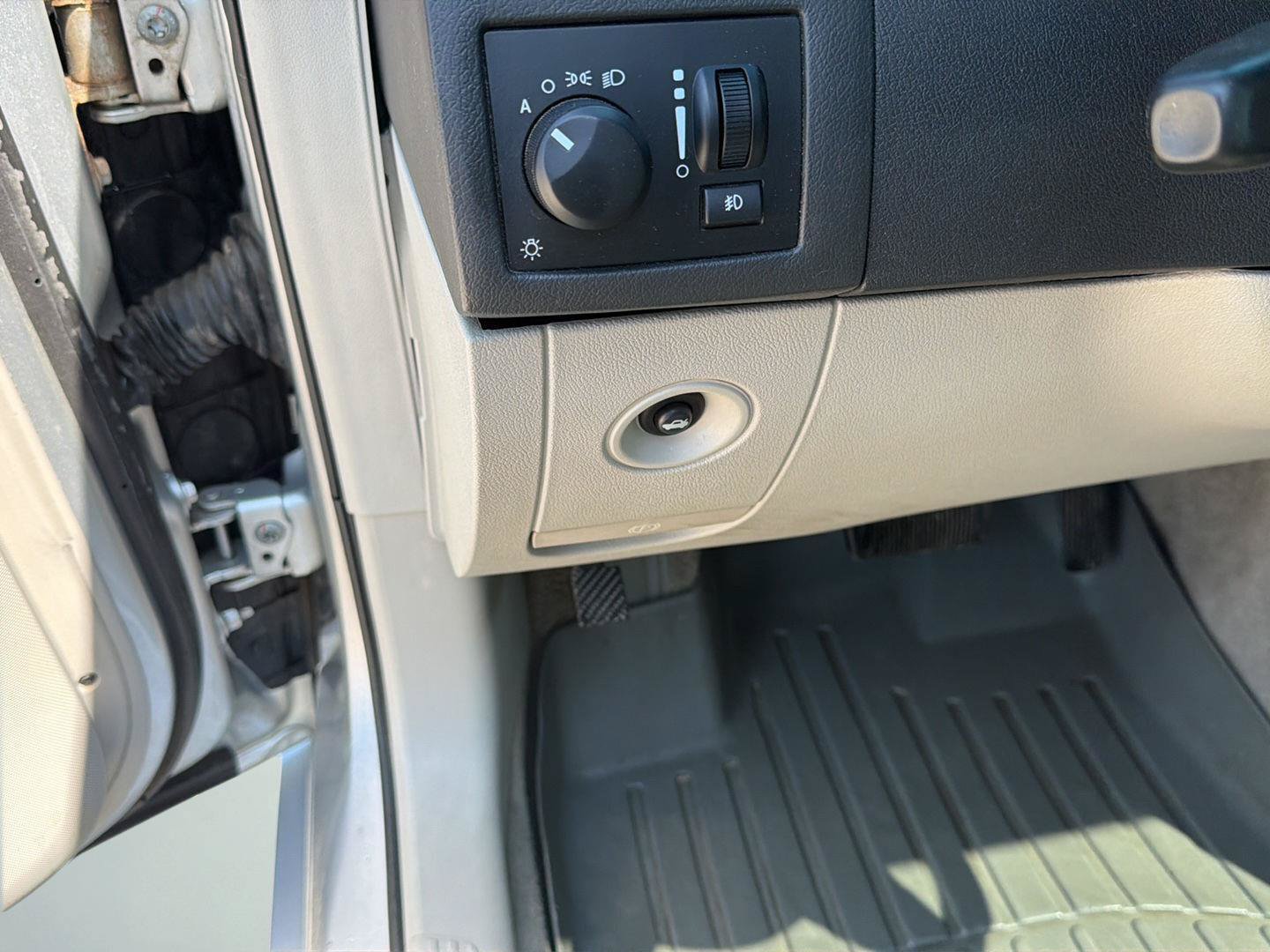 Used 2006 Chrysler 300 C RWD image 11