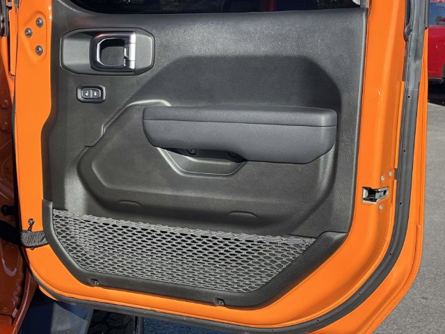 Used 2025 Jeep Wrangler Sport AWD/4WD image 23