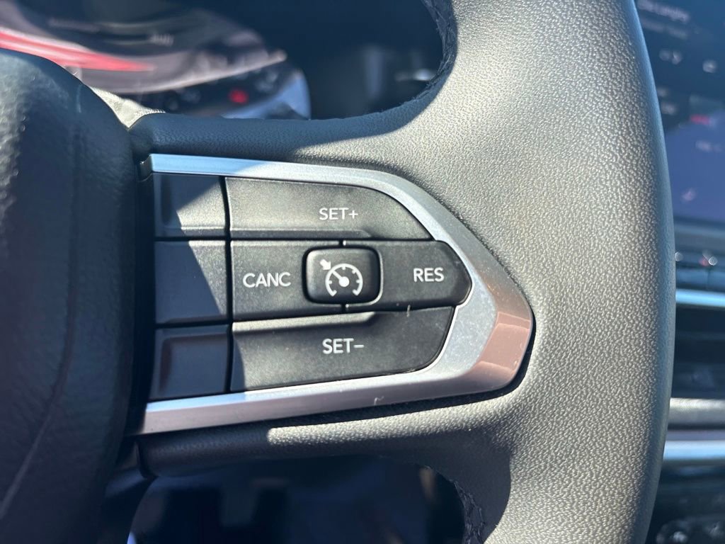 Used 2023 Jeep Compass Latitude w/ Sun and Sound Group image 17