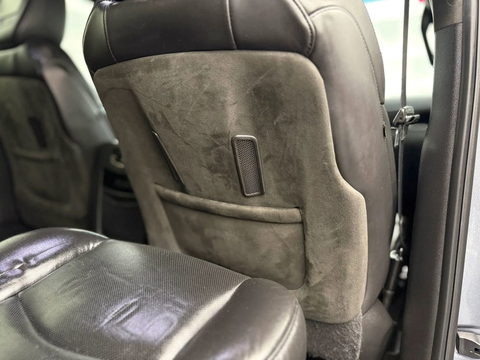 Used 2018 Cadillac Escalade ESV Platinum AWD/4WD image 25