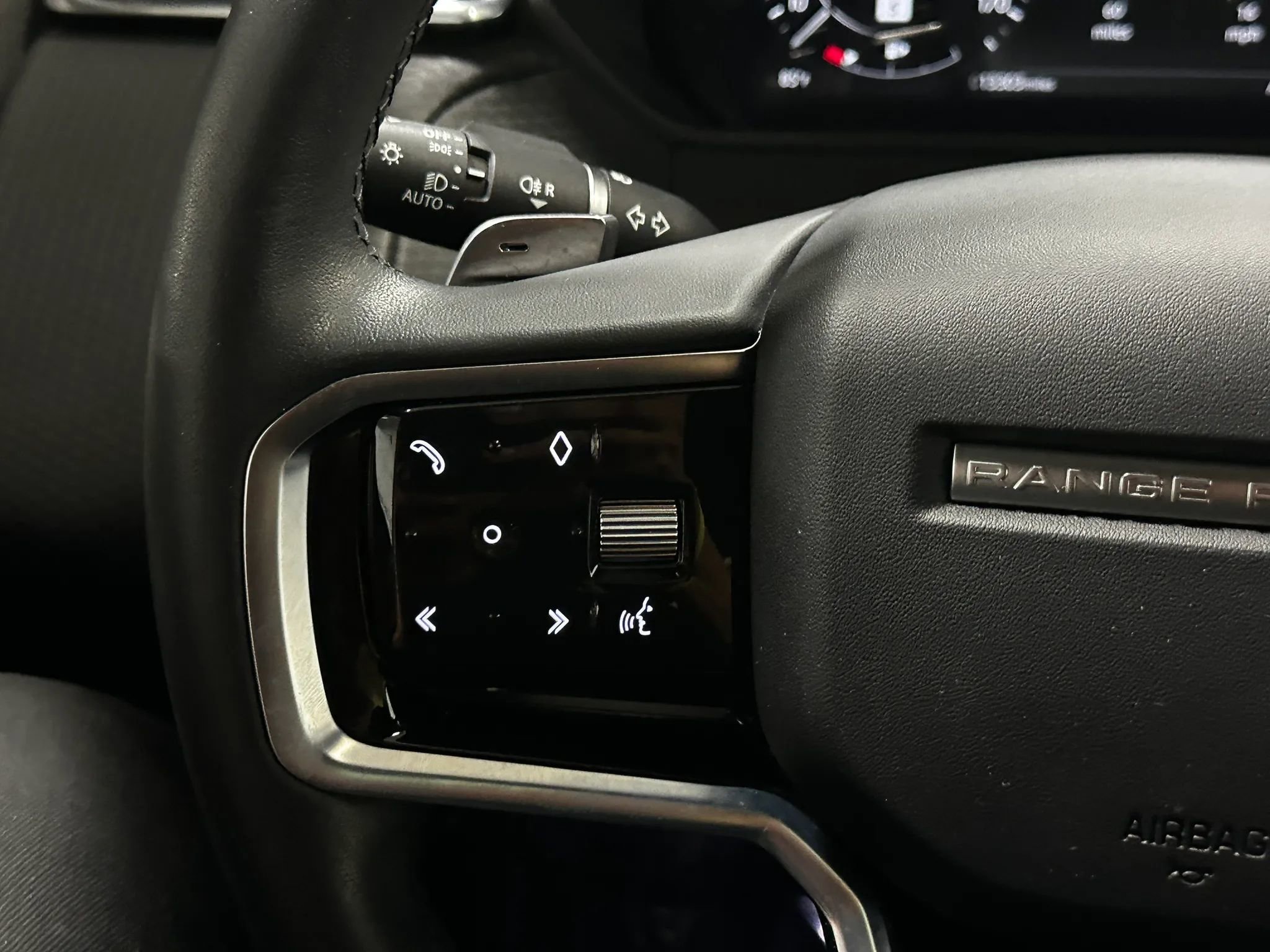 Used 2023 Land Rover Range Rover Velar S AWD/4WD image 30