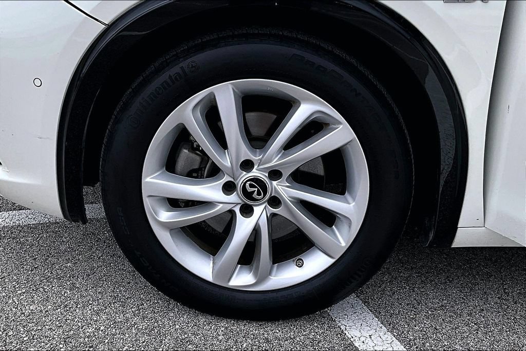 Used 2018 INFINITI QX30 Premium w/ Navigation Package FWD image 11