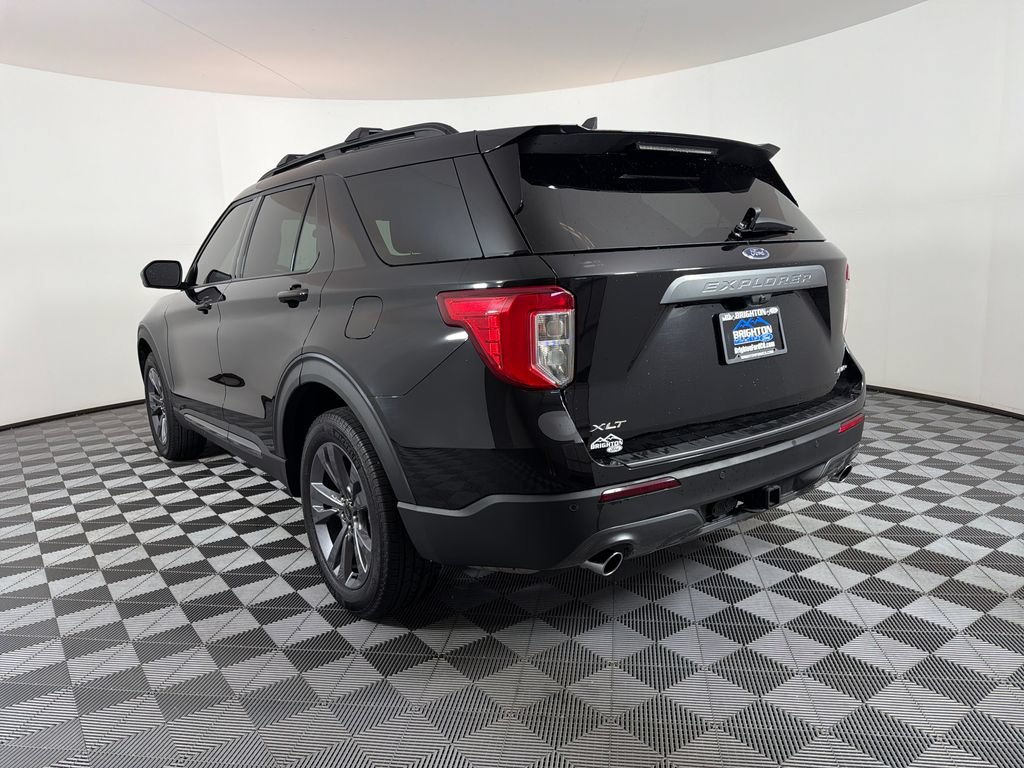 Used 2024 Ford Explorer XLT w/ Equipment Group 202A AWD/4WD image 5