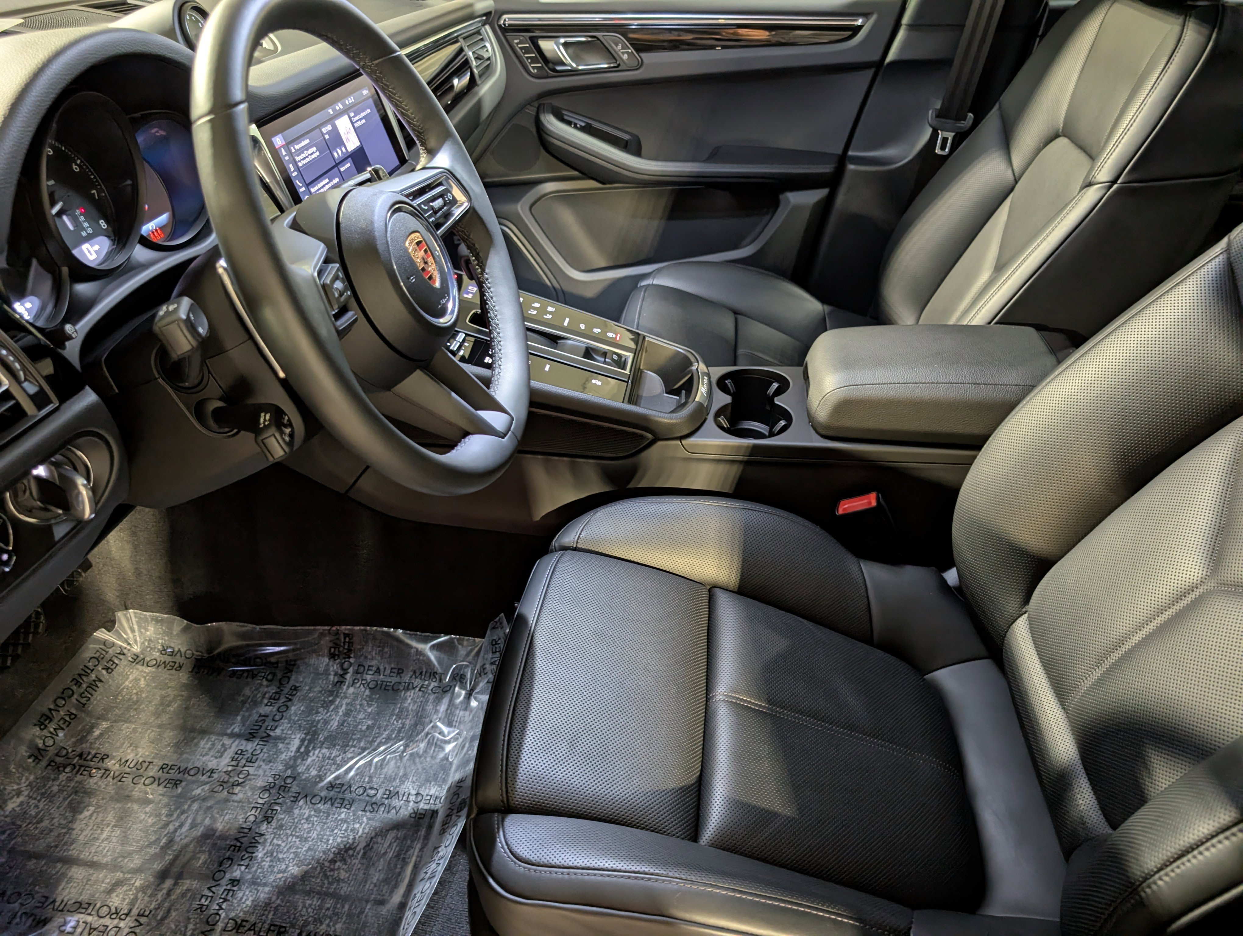 Certified 2025 Porsche Macan image 5