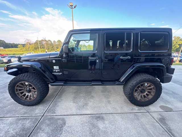 Used 2017 Jeep Wrangler Unlimited Sahara w/ Connectivity Group AWD/4WD image 4