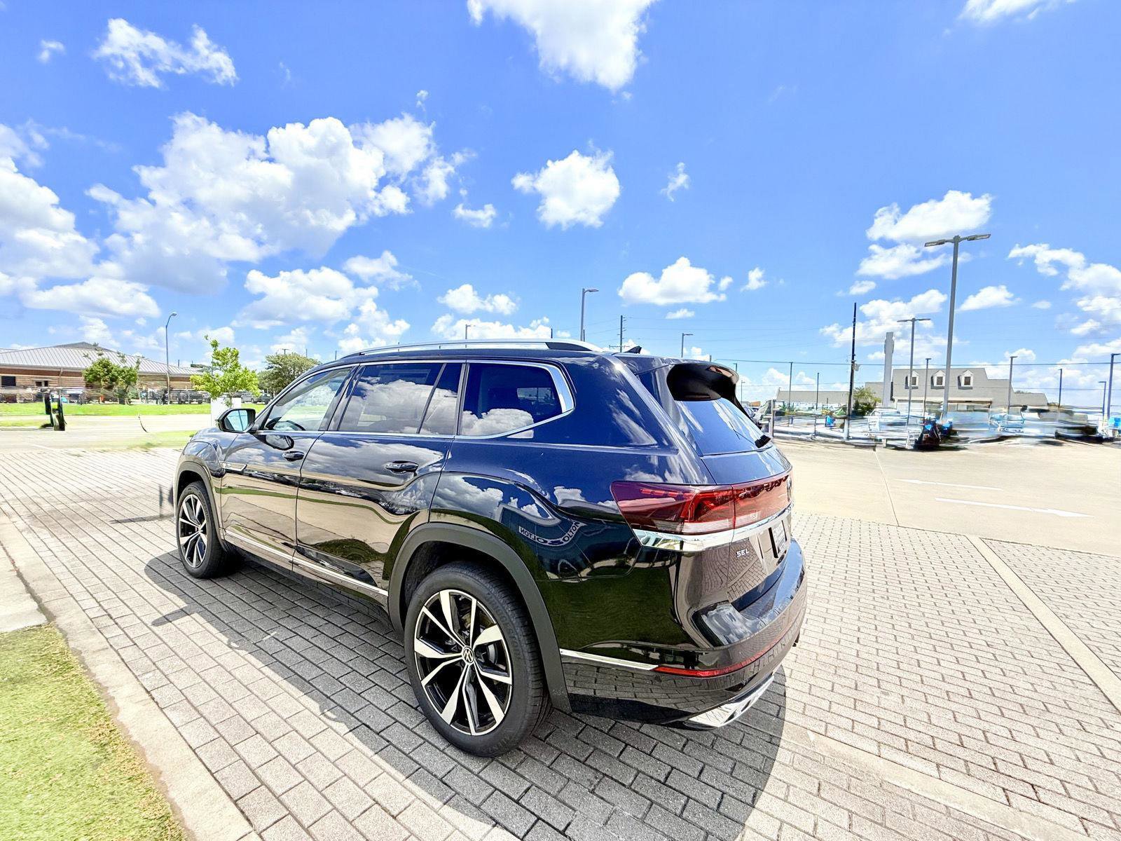 New 2025 Volkswagen Atlas SEL Premium R-Line image 6