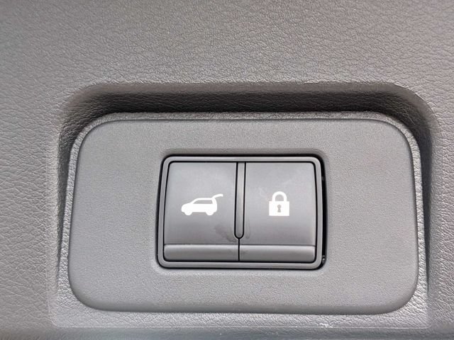 Used 2025 Nissan Rogue SV FWD image 10