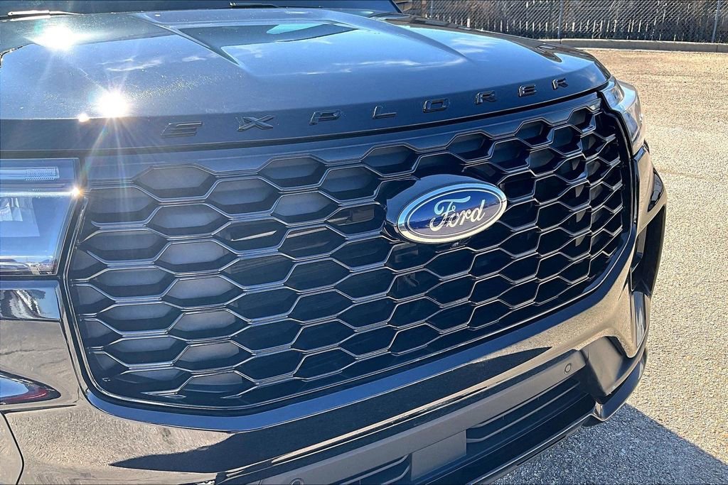 Certified 2025 Ford Explorer ST-Line w/ ST-Line Street Pack image 29
