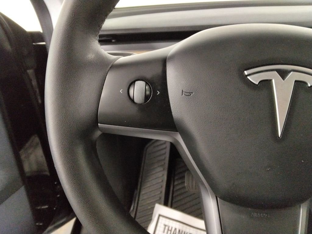 Used 2021 Tesla Model Y Long Range image 13