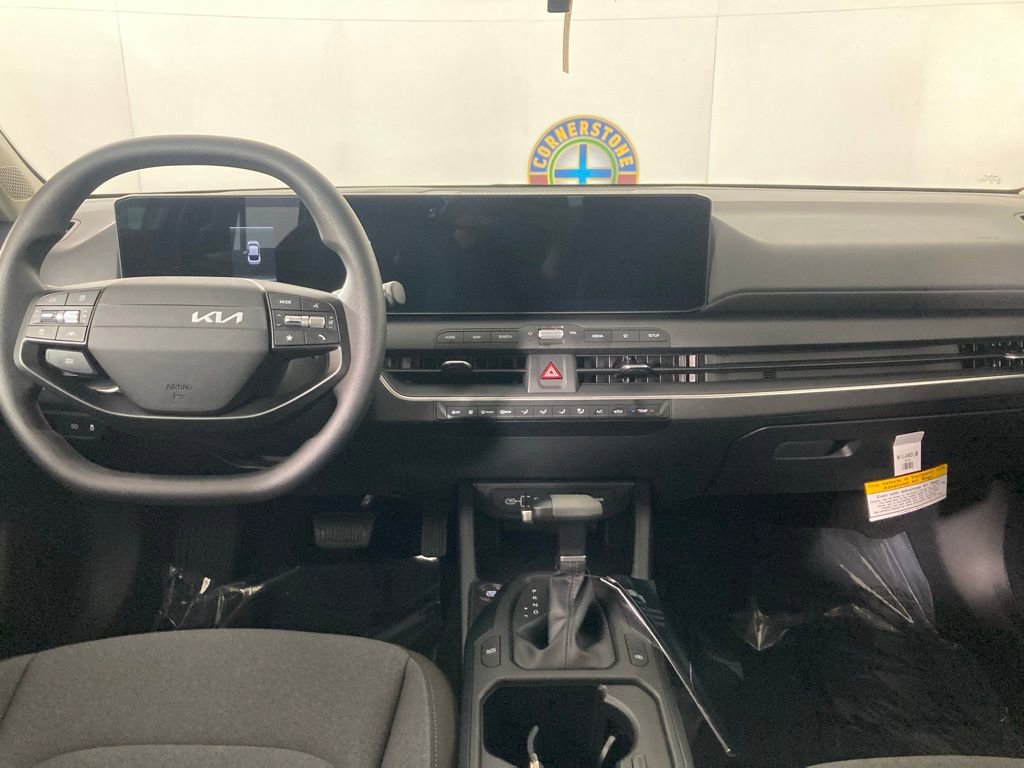 New 2025 Kia K4 LXS image 6