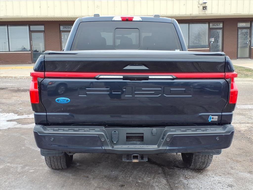 Used 2022 Ford F150 Lightning Lariat image 4