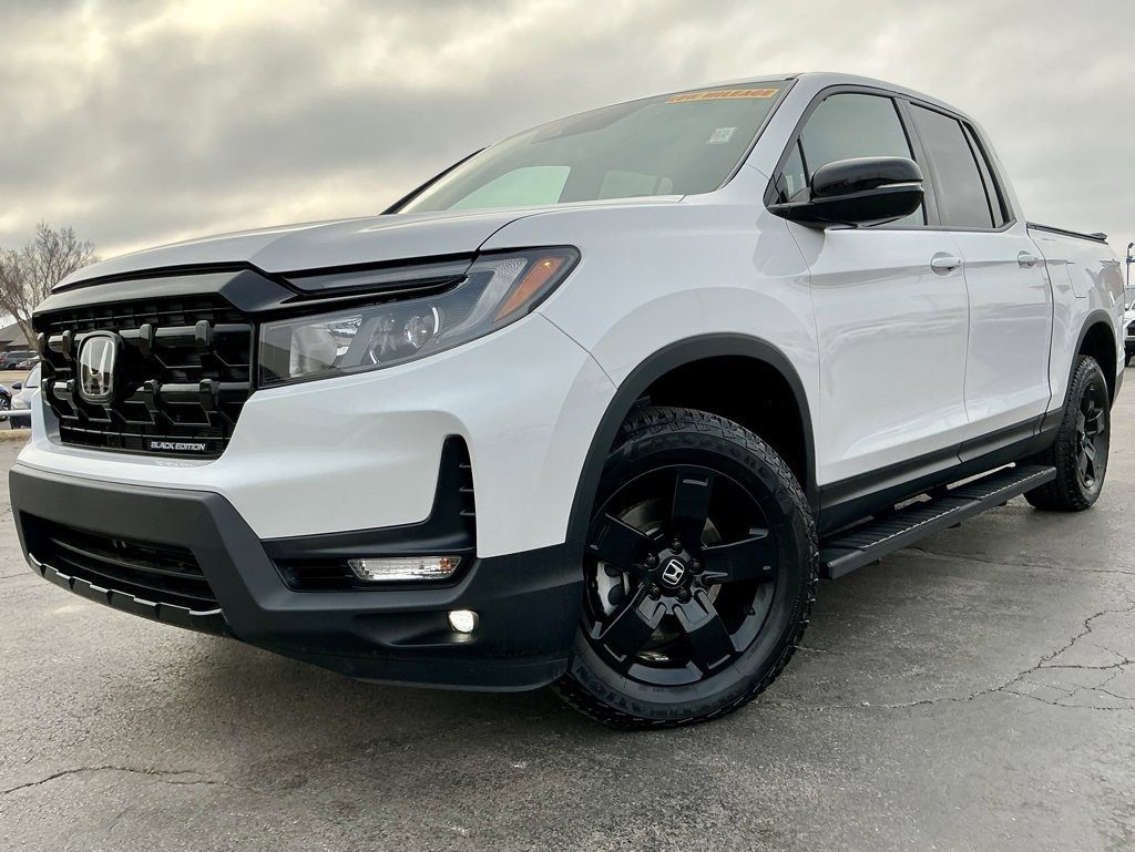 Used 2025 Honda Ridgeline Black Edition image 3