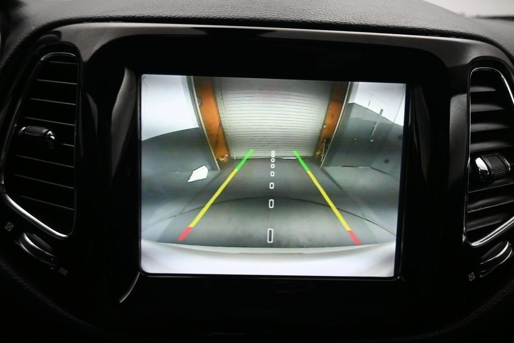 Used 2020 Jeep Compass Limited w/ Premium Lighting Group AWD/4WD image 17